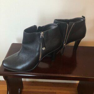 TAHARI Terry Black Pebbled Leather Zipper High-Heeled Ankle Boots Booties 8M
